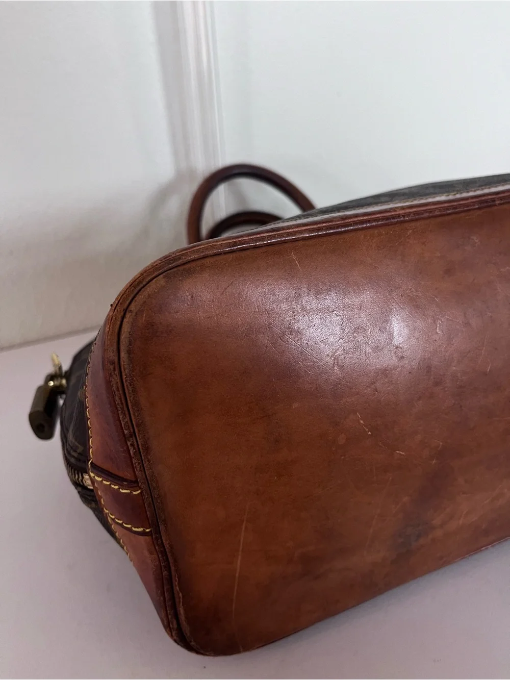 LOUIS VUITTON VINTAGE ALMA BAG.